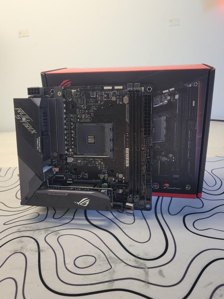 ROG STRIX X570-I Gaming moederbord (Als nieuw) (ITX), Computers en Software, Moederborden, DDR4, Ophalen of Verzenden, Zo goed als nieuw