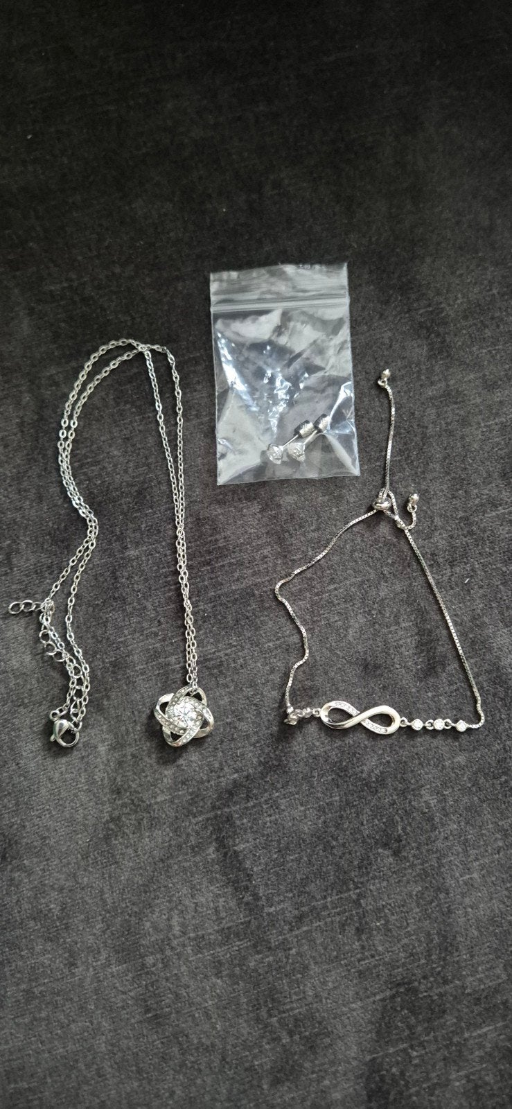 Zilverkleurige ketting, armband en oorbellen set, Met kristal, Overige materialen, Nieuw, Ophalen of Verzenden