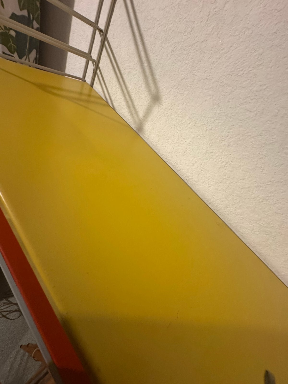 Vintage Tomado wandrek met 3 planken (geel, rood, grijs), Ophalen of Verzenden, Gebruikt