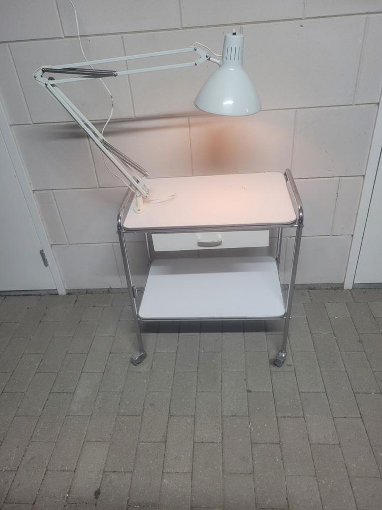 Vintage Medische Trolley met Verstelbare Lamp, Ophalen of Verzenden, Gebruikt, Vintage, Industrieel, Medisch