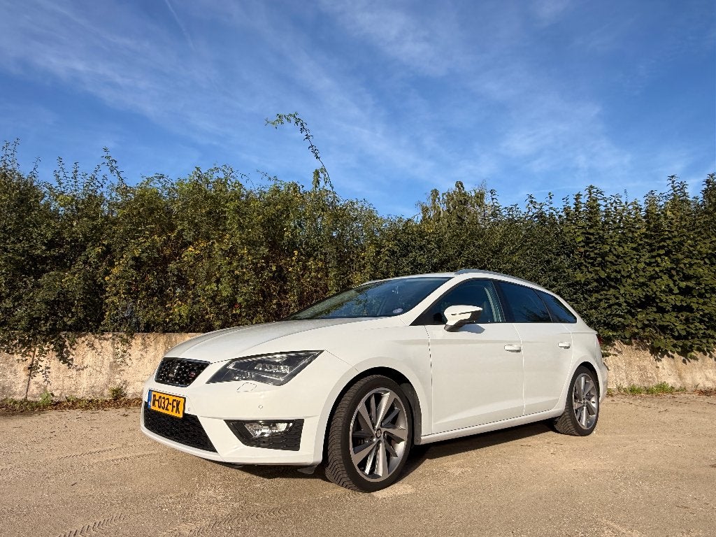 Seat LEON ST 1.4 TSI FR / 175PK / DSG / Automaat / Stoelverw, Auto's, Zwart, 4 cilinders, Leon, Leder en Stof