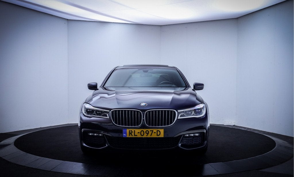 BMW 7 Serie 740iA M-SPORT High Executive SCHUIFDAK | MEMORY, Achterwielaandrijving, Gebruikt, 1700 kg, Zwart