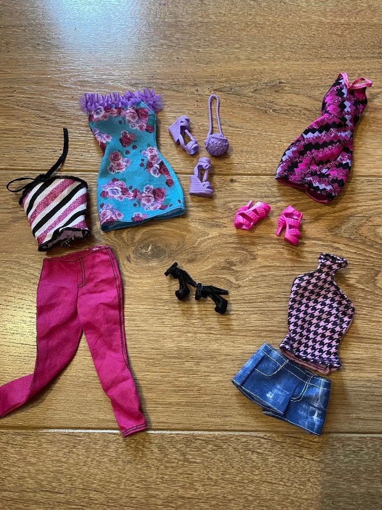 Barbie kleding setjes en accessoires, Ophalen of Verzenden, Gebruikt, Barbie