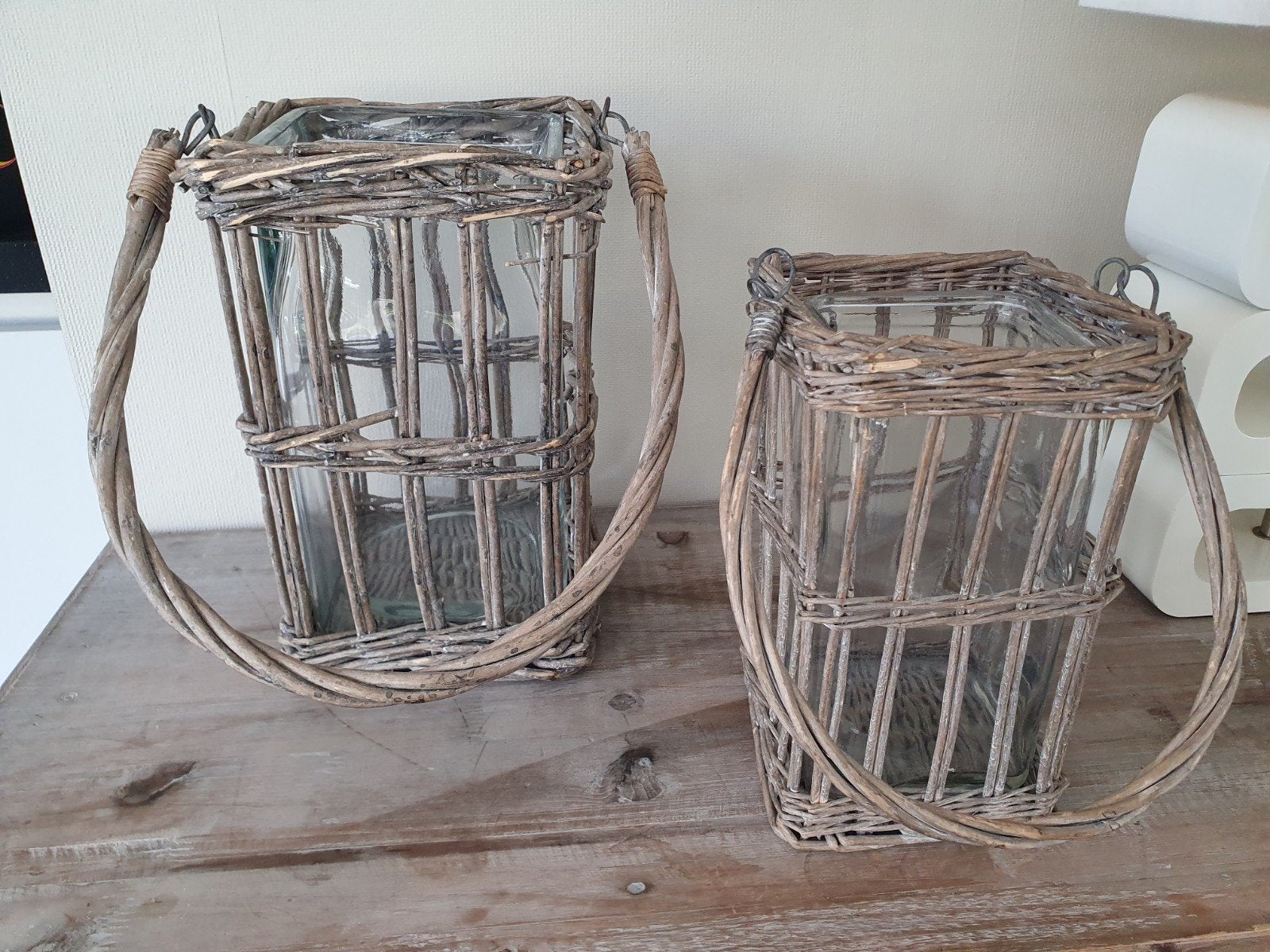 Set van 2 rotan windlichten met glazen inzet, Gebruikt, Ophalen of Verzenden, Landelijk, Natuurlijk materiaal