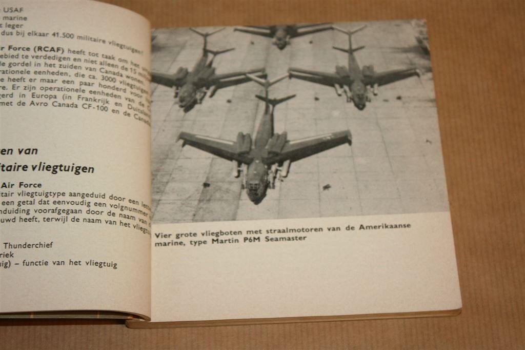 Boek - Amerikaanse militaire vliegtuigen, deel 1, Verzamelen, Luchtvaart en Vliegtuigspotten, Gebruikt, Schaalmodel, N.v.t., N.v.t.