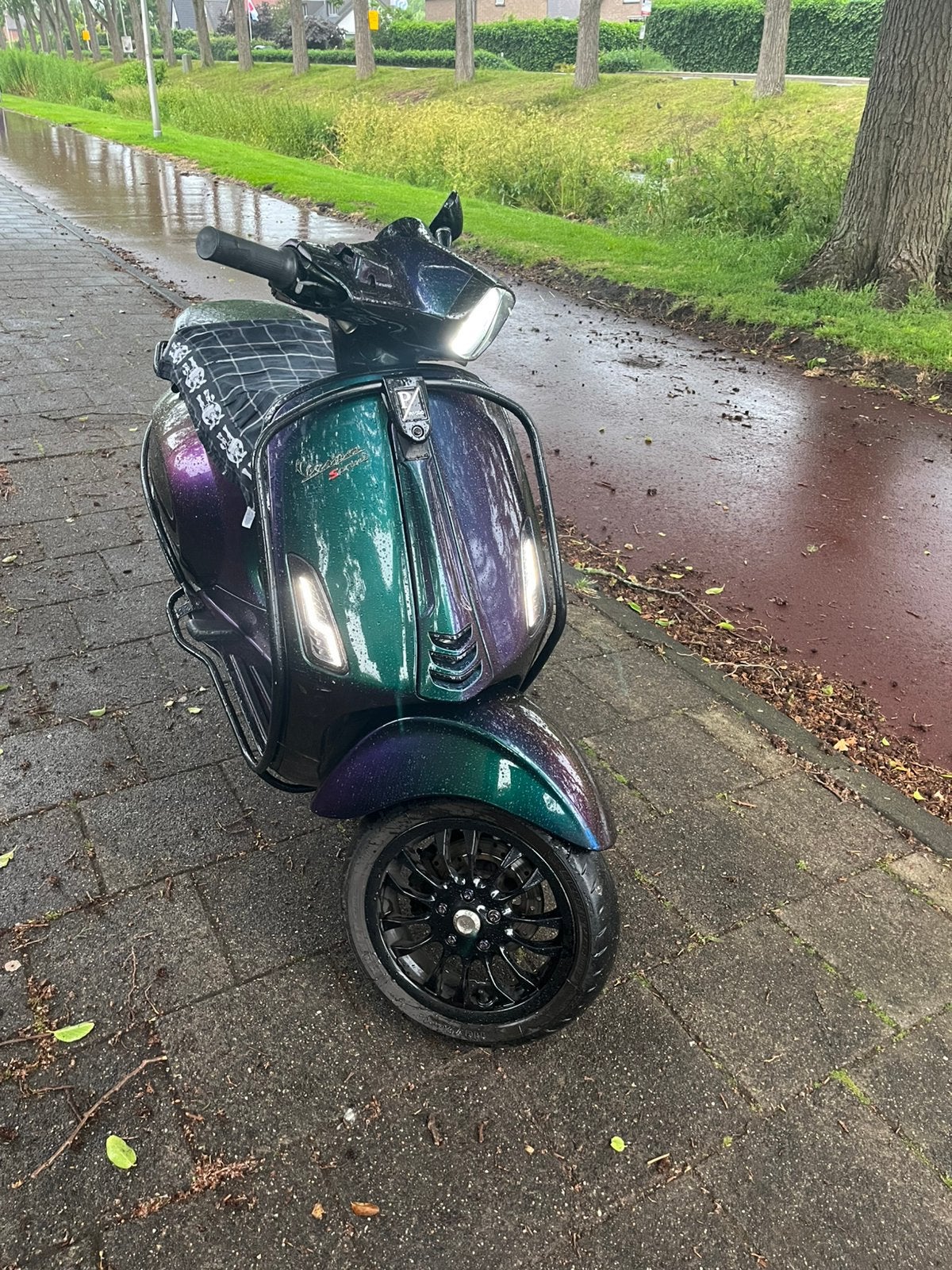 Vespa sprint, Ophalen, Zo goed als nieuw, Benzine
