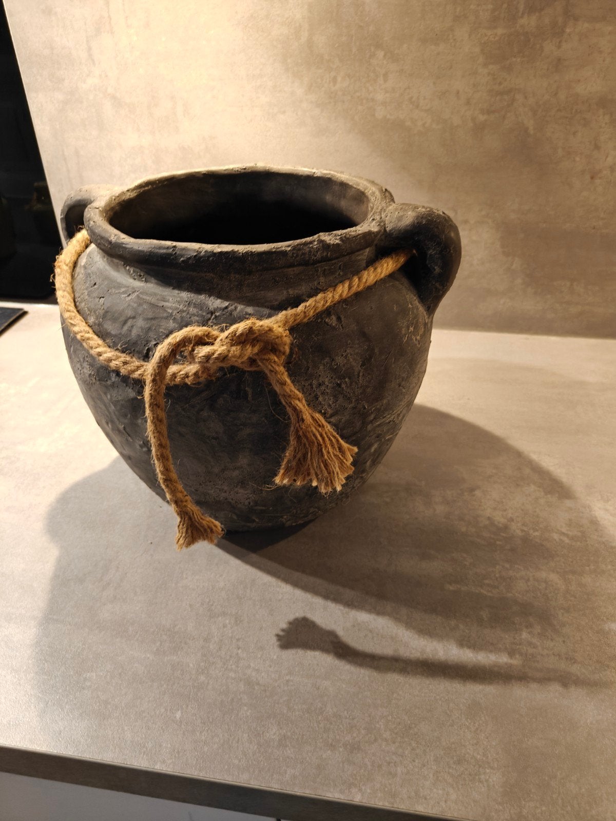 Brynxz aardewerk pot, Ophalen, Met patroon/structuur, Zo goed als nieuw, Grijs