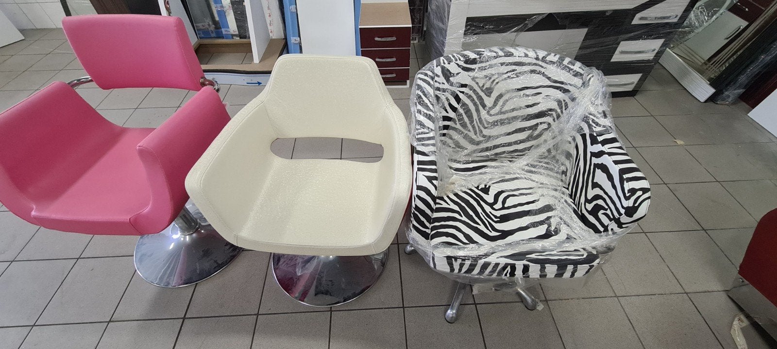 3 Nieuwe Kappersstoelen - Diverse Stijlen, Ophalen, Kunststof, Overige kleuren, Drie