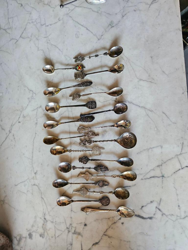 Verzameling van 20 zilveren/verzilverde koffielepeltjes, Antiek en Kunst, Antiek | Bestek, Ophalen of Verzenden