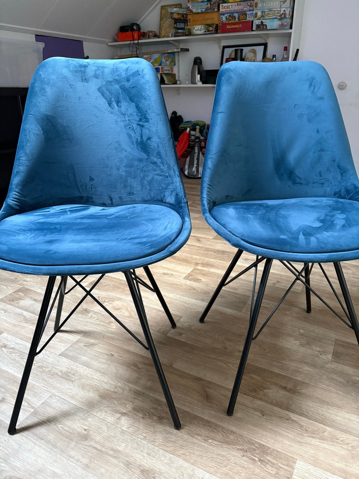 Set van 2 blauwe eetkamerstoelen van Zuiver, Huis en Inrichting, Ophalen, Twee, Blauw, Zo goed als nieuw