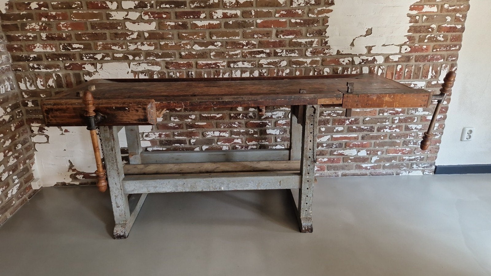 Robuuste houten werkbank met bankschroef, Ophalen, 25 tot 50 cm, Rechthoekig, 200 cm of meer