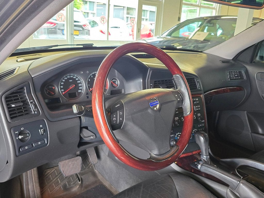 Volvo XC70 2.5 T Kinetic/AUTOMAAT/PANODAK/LEDER/CRUISE/, Auto's, Automaat, Zwart, Parkeersensor, XC70