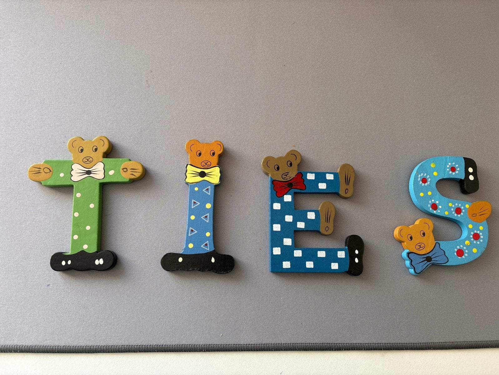Houten letters TIES ter decoratie kinderkamer, Kinderen en Baby's, Kinderkamer | Inrichting en Decoratie, Blauw, Ophalen of Verzenden