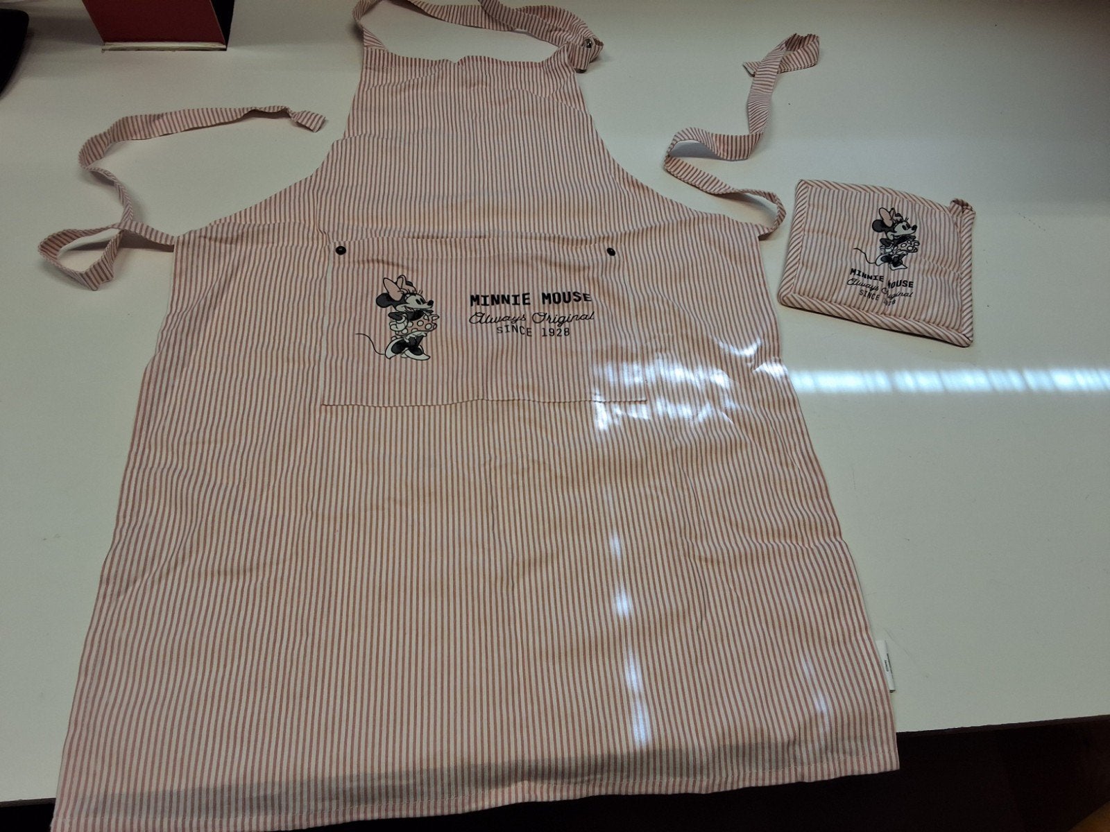 Disney Minnie Mouse Schort en Ovenwant - Nieuw, Overige typen, Nieuw, Ophalen of Verzenden, Natuurlijk materiaal