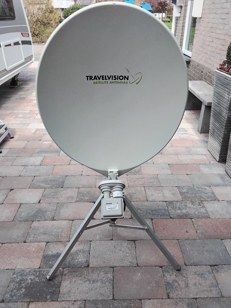 Schotelantenne met automatische zoeker R7 Travelvision, Ophalen, Zo goed als nieuw, (Schotel)antenne, Overige merken