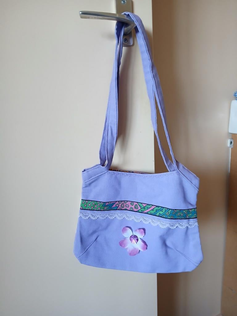 2 zelfgemaakte tasjes., Ophalen of Verzenden, Nieuw, 30 cm of meer, Minder dan 35 cm