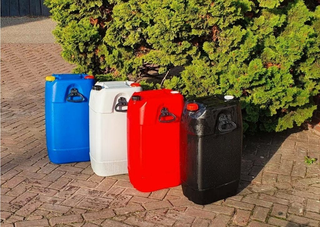 60 liter vaten/jerrycans. Gereinigd en stevig. Rond/vierkant, Ophalen
