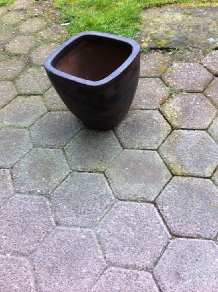 Bloempot steen bruin H 30 cm Br 30 cm, Steen, Vierkant, Ophalen of Verzenden, Zo goed als nieuw