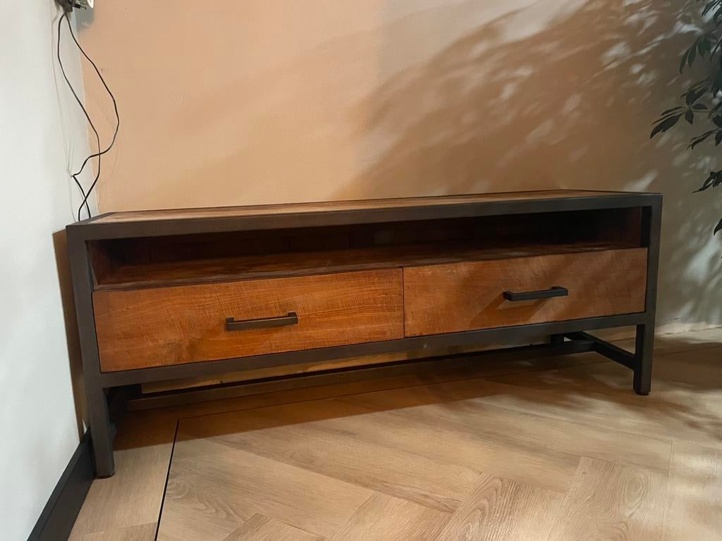 Tv meubel, woonkamer kast staal met mango hout, Huis en Inrichting, Kasten | Televisiemeubels, Ophalen, 100 tot 150 cm, Zo goed als nieuw