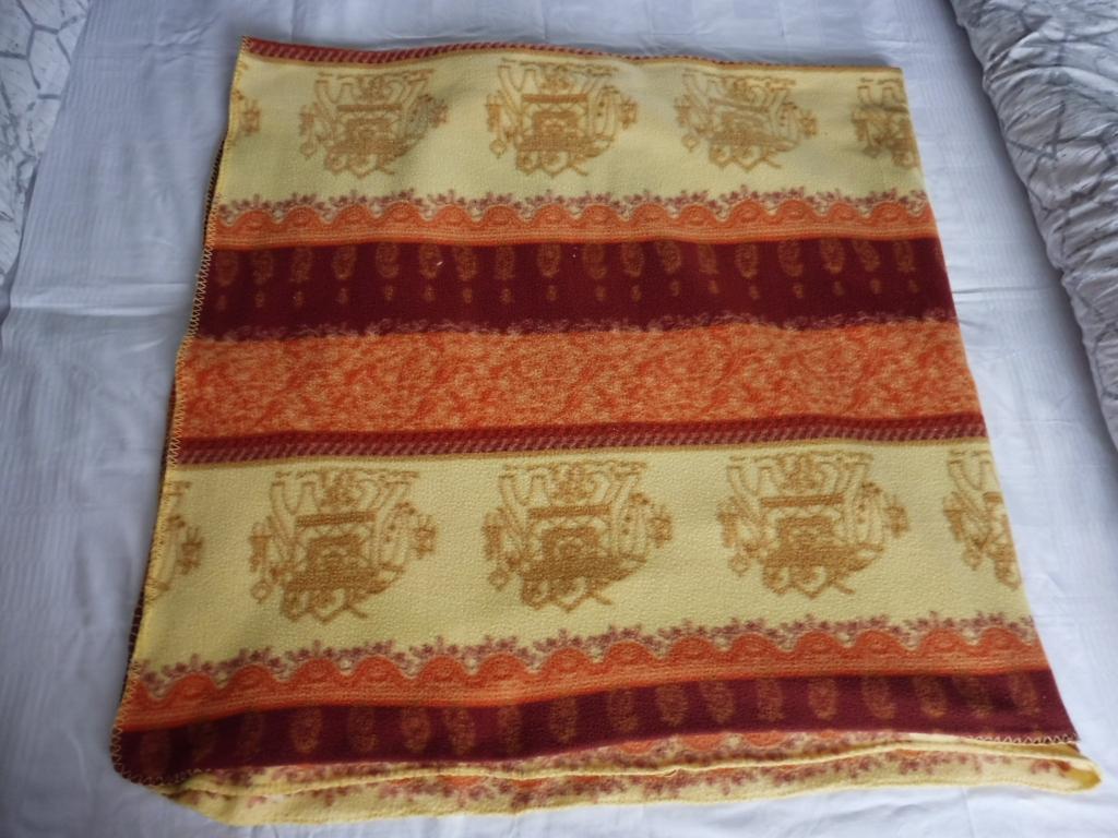 Fijne zachte deken 200 x 200 cm plaid kleed, Huis en Inrichting, Woonaccessoires | Plaids en Woondekens, Ophalen, Gebruikt