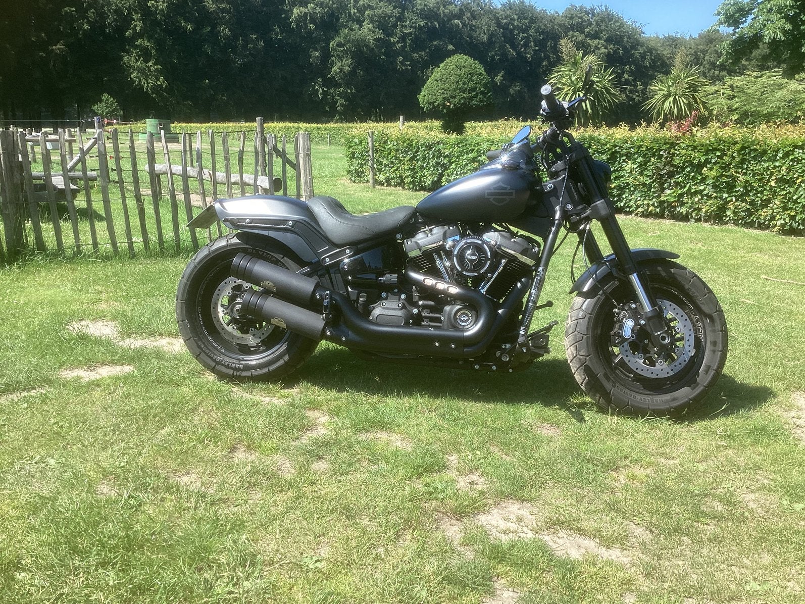 Harley-Davidson FXFB Fat Bob 2018 - Matzwart, 9350 km, Motoren, Motoren | Harley-Davidson, Chopper, Gebruikt, Particulier, LED Verlichting