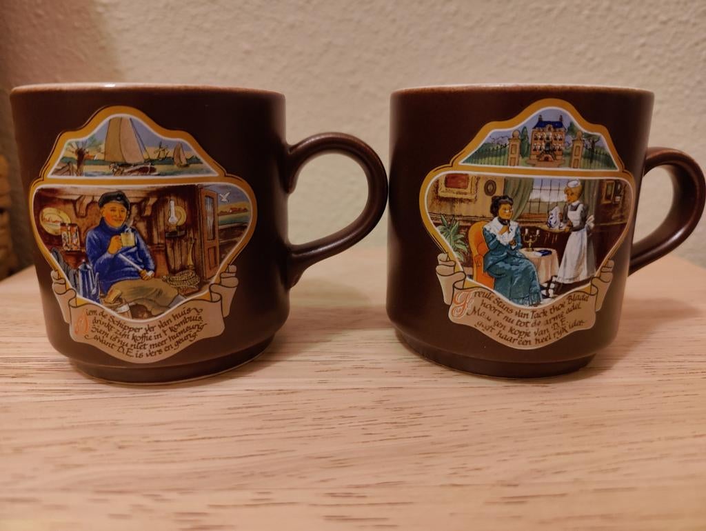 Twee mokken van Villeroy en Boch gemaakt voor Douwe Egberts, Verzenden, Zo goed als nieuw, Overige stijlen, Kop(pen) en/of Schotel(s)