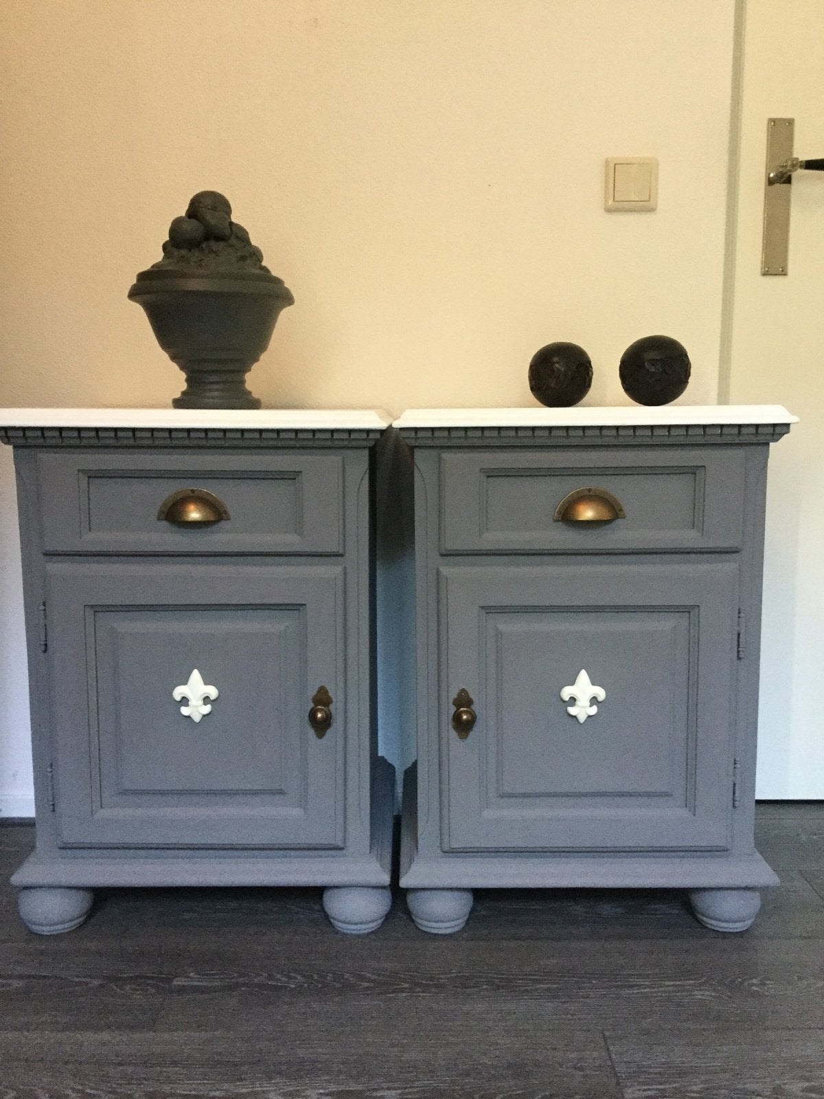 2 brocante kastjes Queen Ann dressoir ladekast op wieltjes, Ophalen