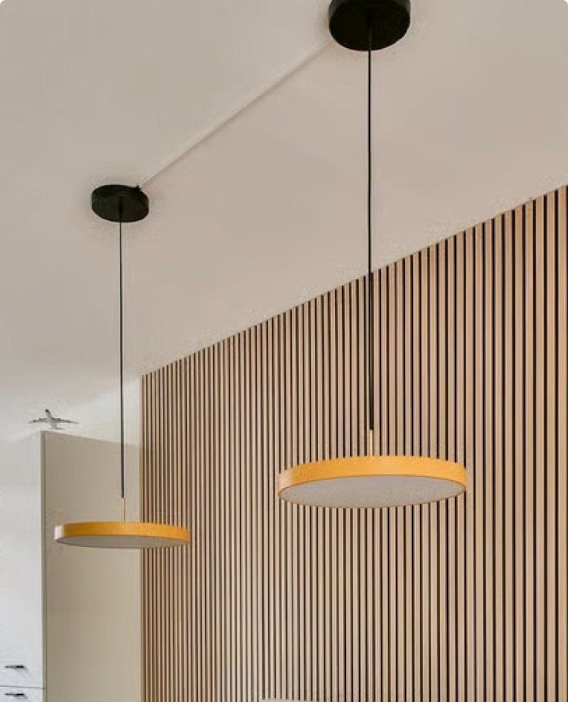 2x Originele UMAGE Asteria Medium hanglamp Okergeel, Ophalen, Overige materialen, Zo goed als nieuw, Scandinavisch