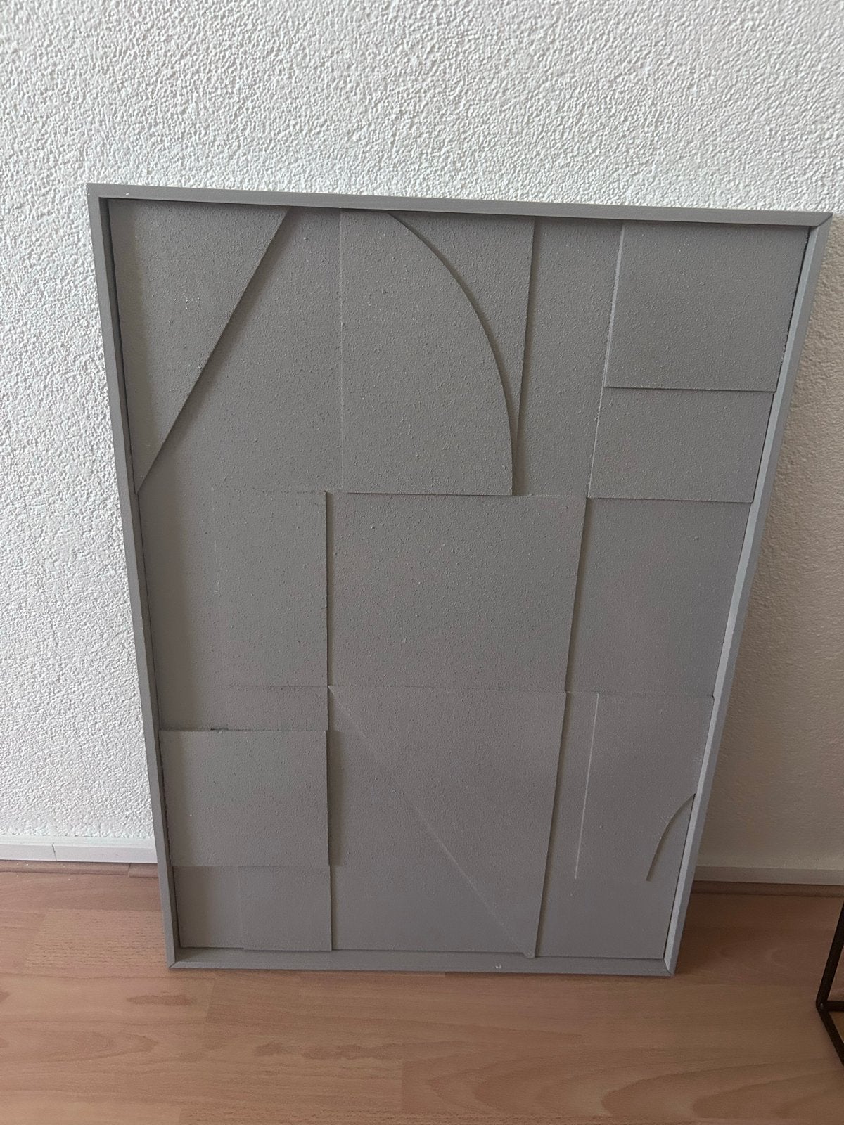 Modern grijs schilderij met reliëf, Ophalen