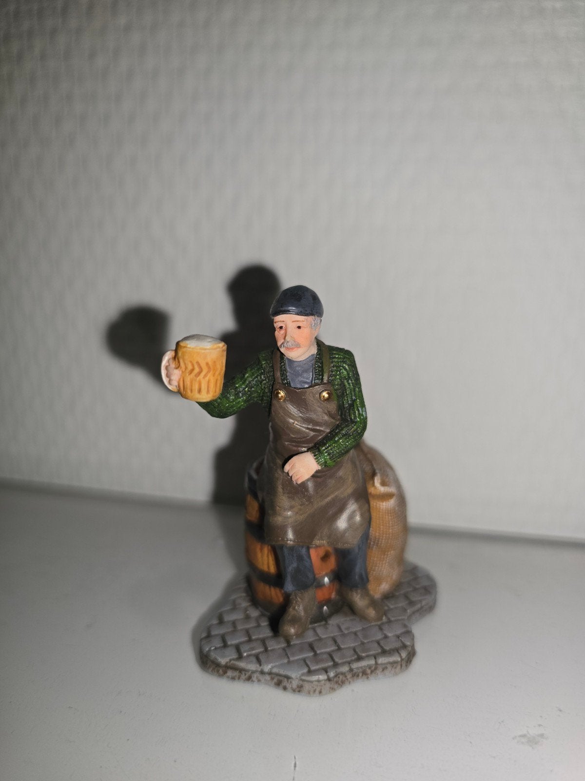 Luville Figuur: Man met Bierpul op Biervat, Ophalen of Verzenden, Gebruikt