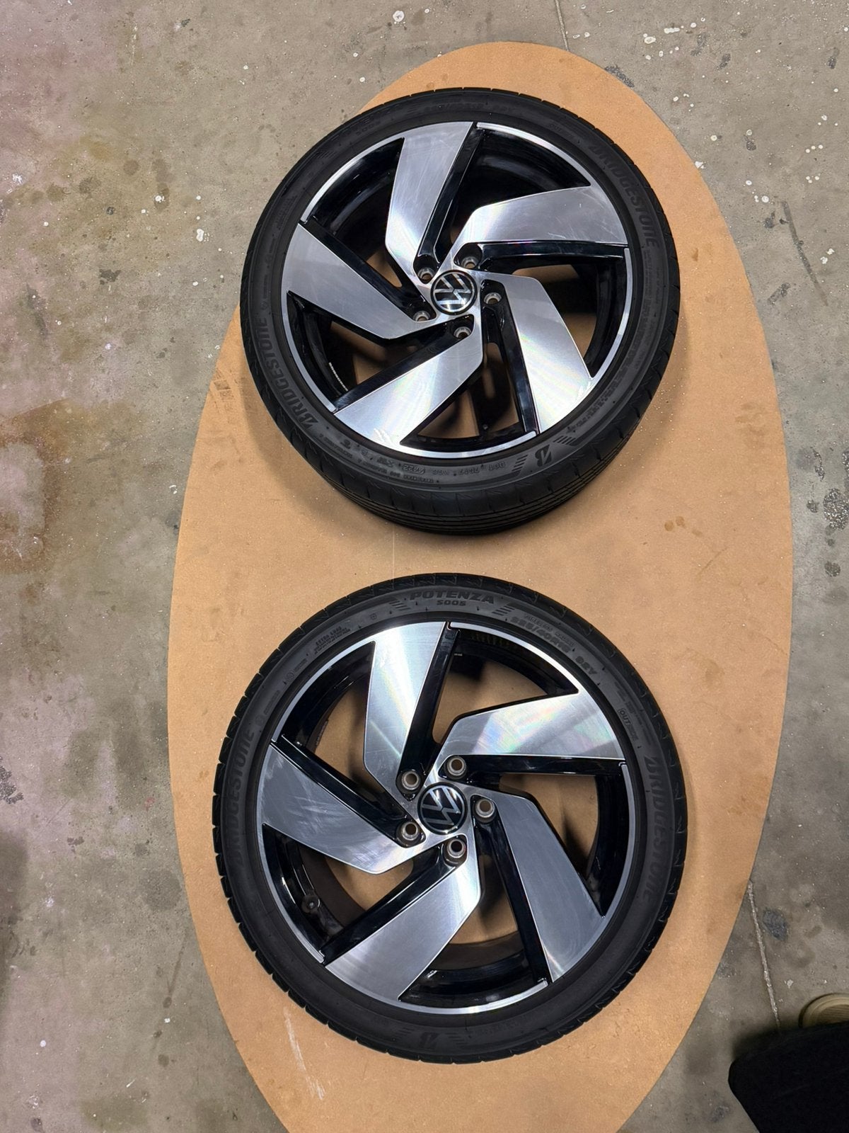 Originele VW Golf 8 GTI 18” velgen + Bridgestone banden, Auto-onderdelen, Banden en Velgen, 18 inch, Banden en Velgen, Ophalen of Verzenden