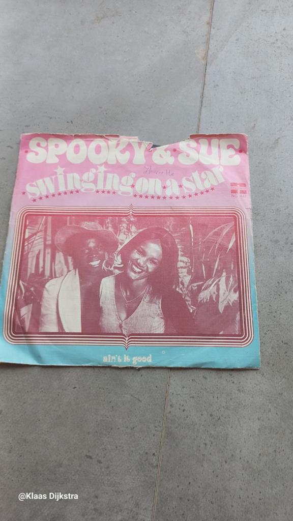 Spooky & Sue - Swinging on a Star / Ain't It Good, Gebruikt, 7 inch, Single, Ophalen of Verzenden