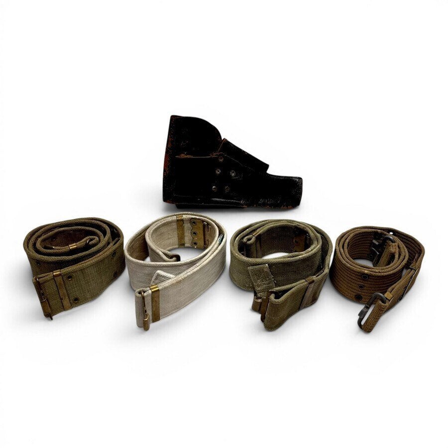 Lot webbing belts (4x) + lederen holster, WOII, Ophalen of Verzenden