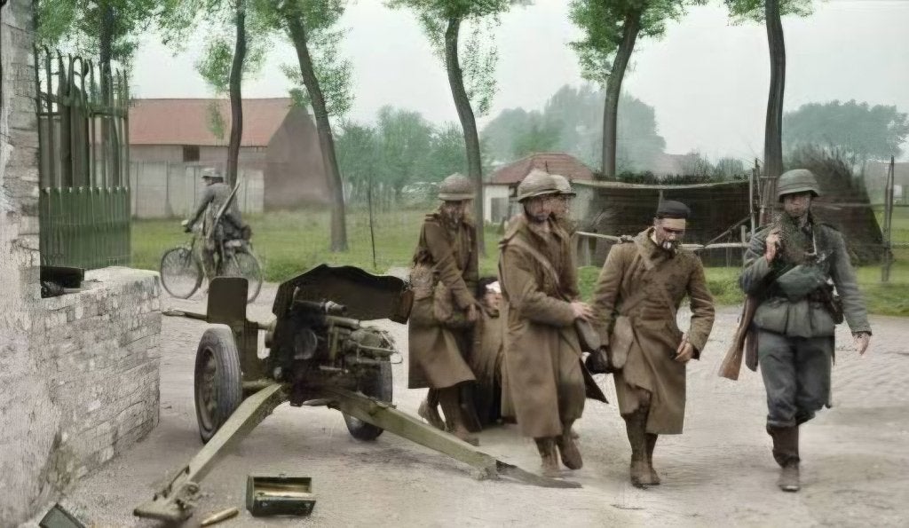 Franse M26 Adrian infanterie helm WO2 1940, Ophalen of Verzenden, Landmacht, Overige gebieden, Helm of Baret