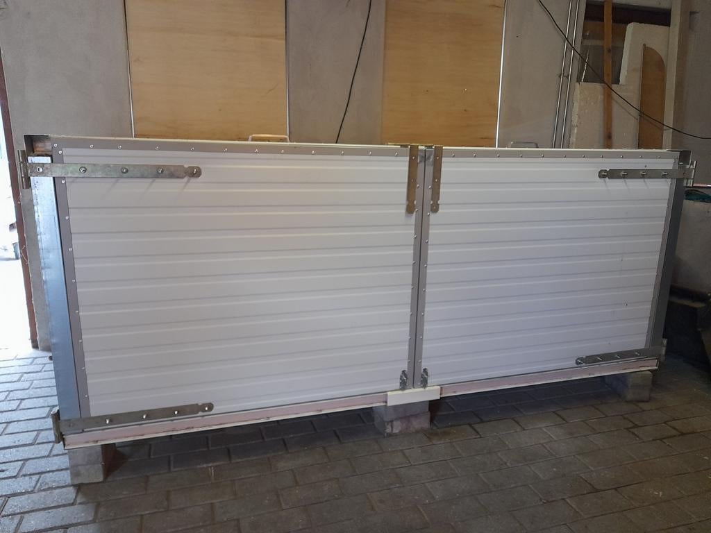 Stevig groot binnen verblijf  250x124x100cm, Dieren en Toebehoren, Ophalen