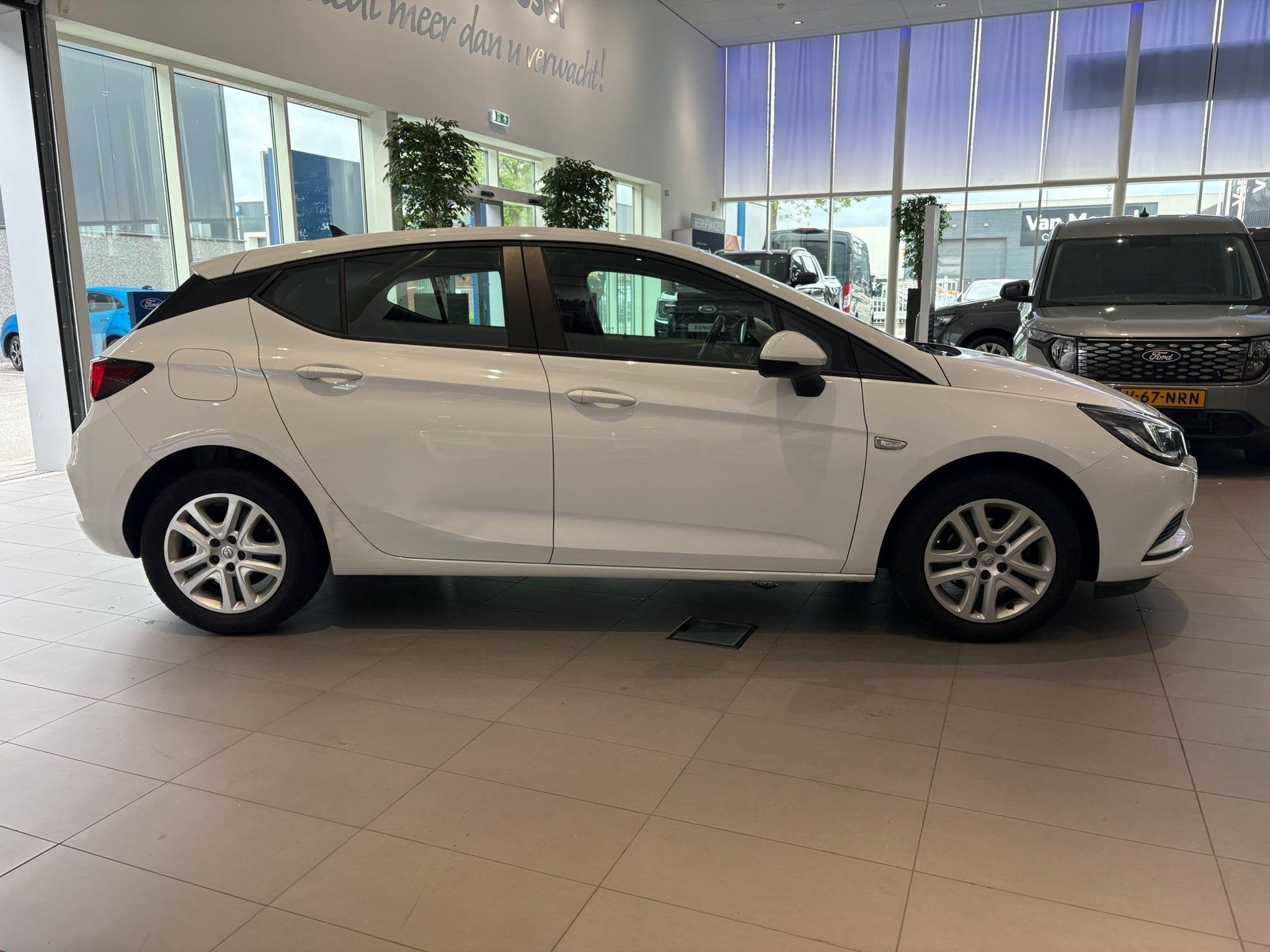 Opel Astra 1.0 Turbo Online Edition PARKEER SENSOREN VOOR EN, Auto's, 12 maanden, Stof, Gebruikt, Verwarmde buitenspiegels
