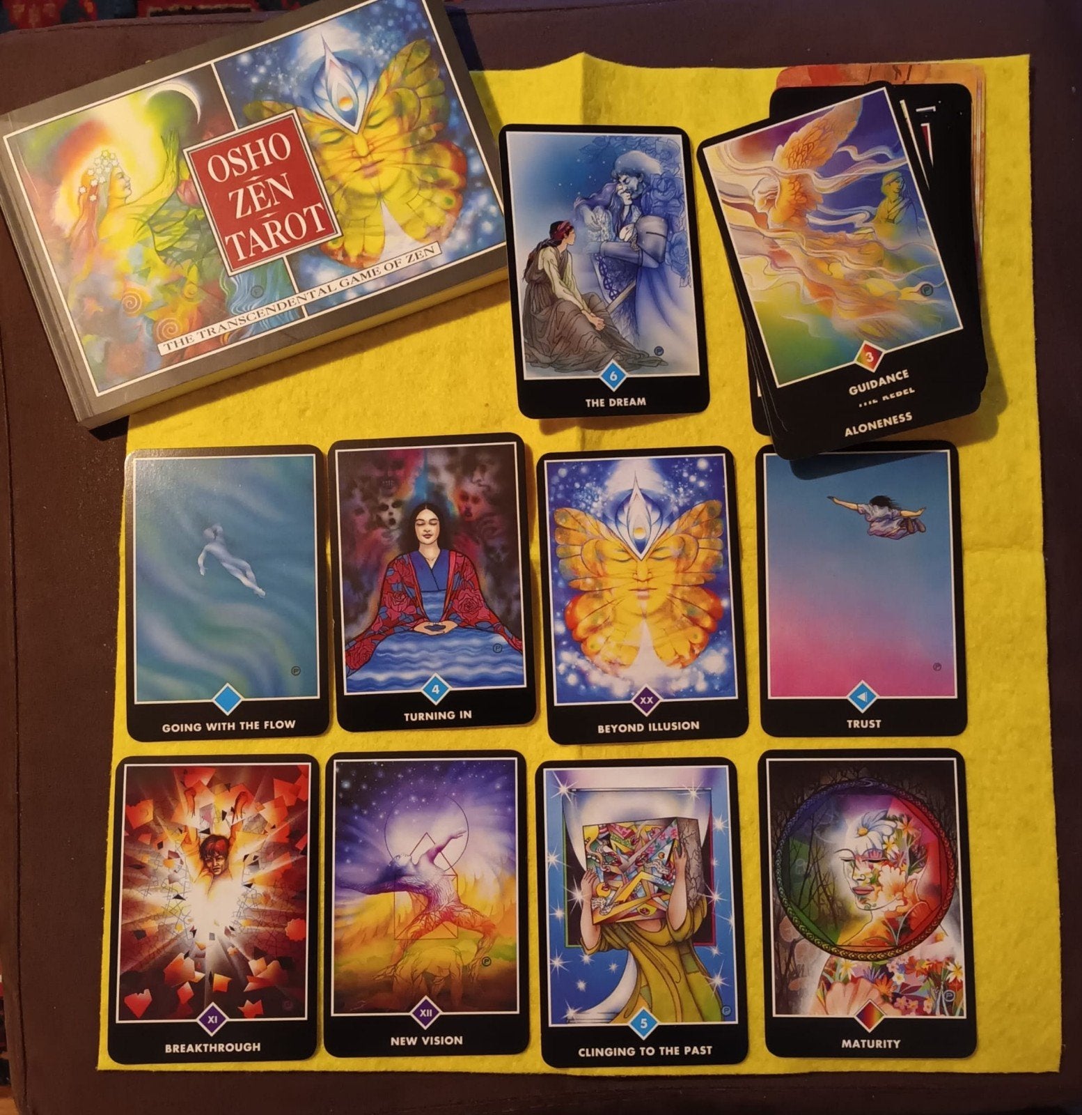 Osho Zen Tarot: The Transcendental Game of Zen, Boeken, Spiritualiteit algemeen, Overige typen, Ophalen of Verzenden, Zo goed als nieuw