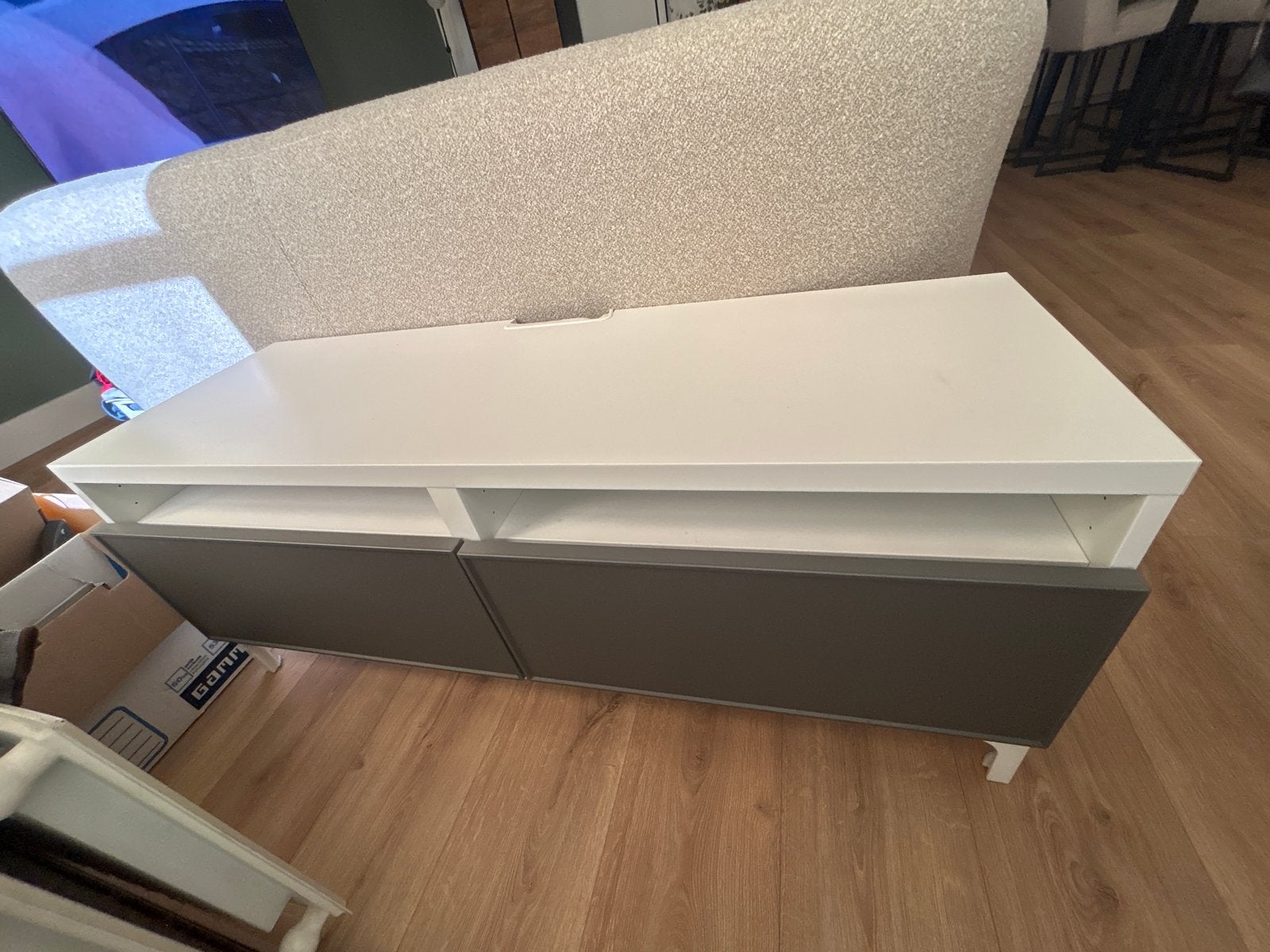 Moderne TV-meubel met opbergruimte, Ophalen, Kunststof, 100 tot 150 cm, Zo goed als nieuw
