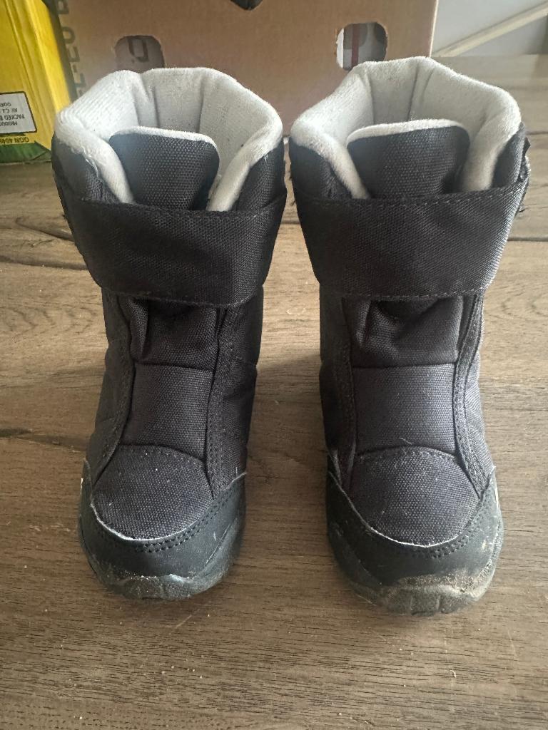 Decathlon Quechua SH100 snowboots kinderen – zwart - Maat 25, Kinderen en Baby's, Kinderkleding | Schoenen en Sokken, Gebruikt