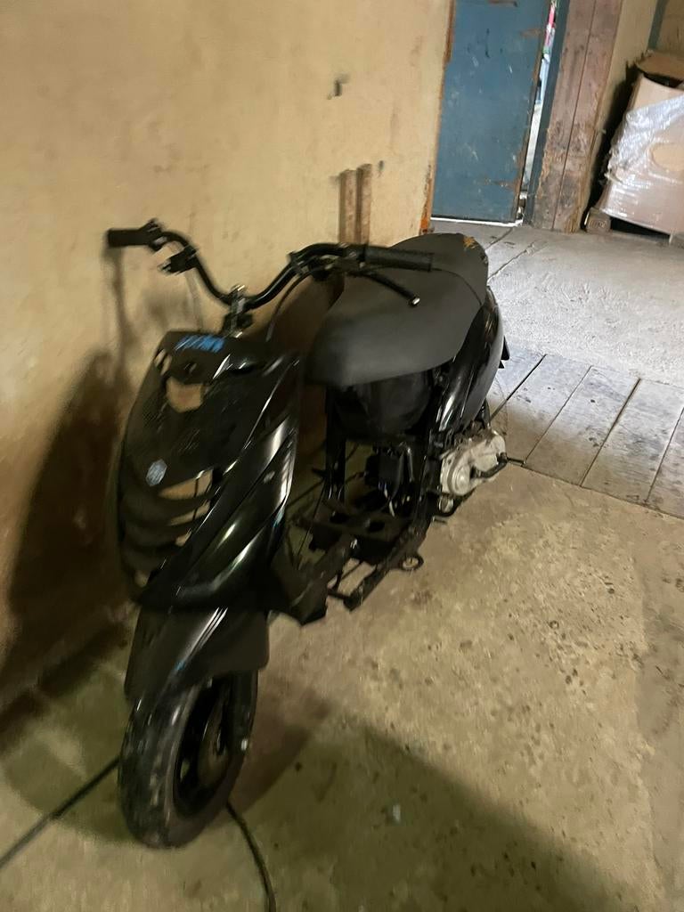 Zip 70cc stunter moet met spoed weg, Ophalen, Zo goed als nieuw, Tweetakt, Zip