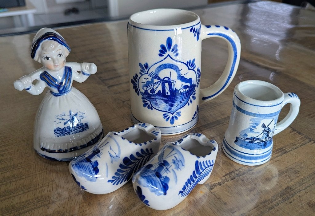 Delfts blauw hand painted melkmeisje, mok en klompen, Ophalen of Verzenden