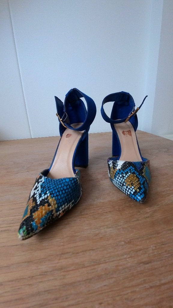 BAMBOO Pumps met slangenprint en enkelbandje - Maat 36, Kleding | Dames, Blauw, Ophalen of Verzenden, Zo goed als nieuw, Schoenen met hoge hakken