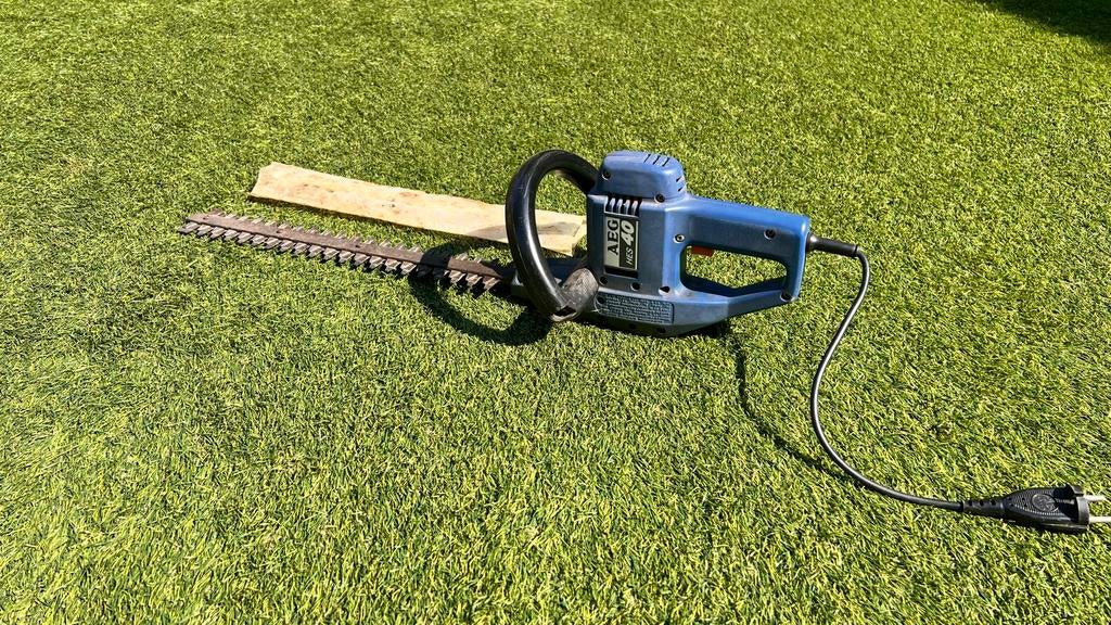 AEG Heggenschaar HGS 40 - Elektrisch, Gebruikt, Tuin en Terras, Heggenscharen, Ophalen, Gebruikt, Elektrisch