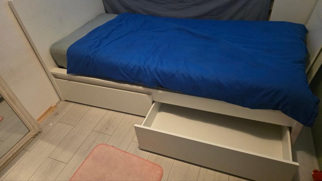 Eenpersoons Ikea bed met lades, matras en lattenbodem, Ophalen, Gebruikt, 90 cm, Eenpersoons