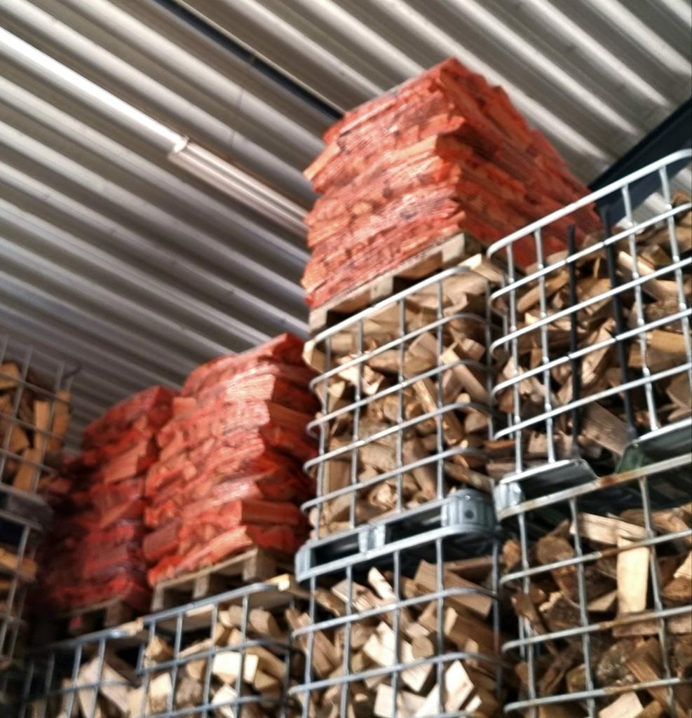 Te koop....1e Klas...Stookklaar Elzenhout...in Netzakken, 6 m³ of meer, Ophalen of Verzenden, Elzenhout, Blokken