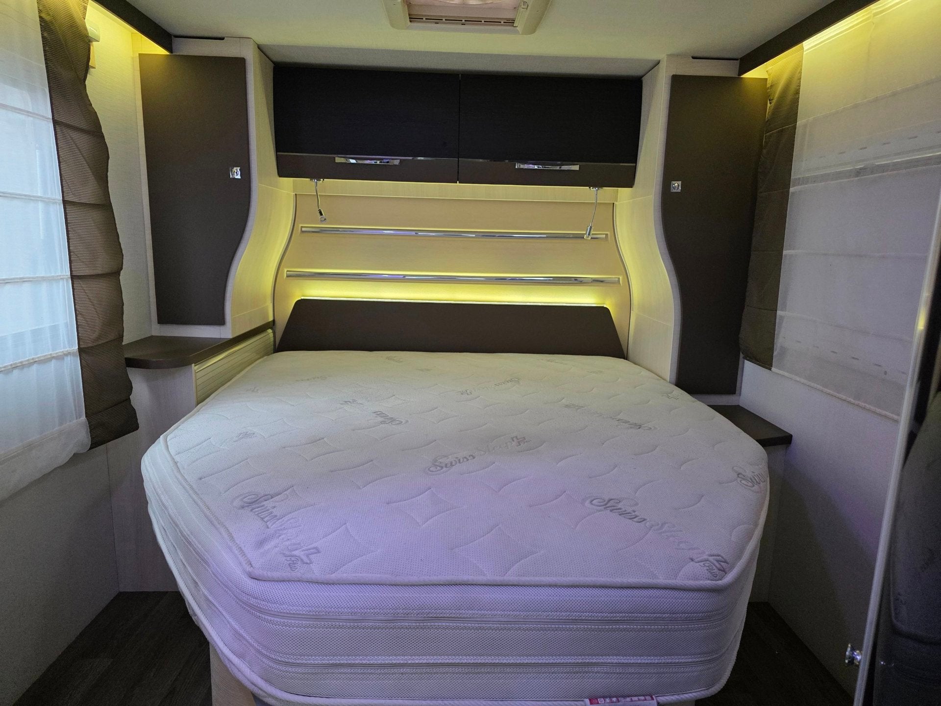 Challenger 398 XLB Queensbed/hefbed fietsendrager, Caravans en Kamperen, Bedrijf, Half-integraal, Luifel, Handgeschakeld