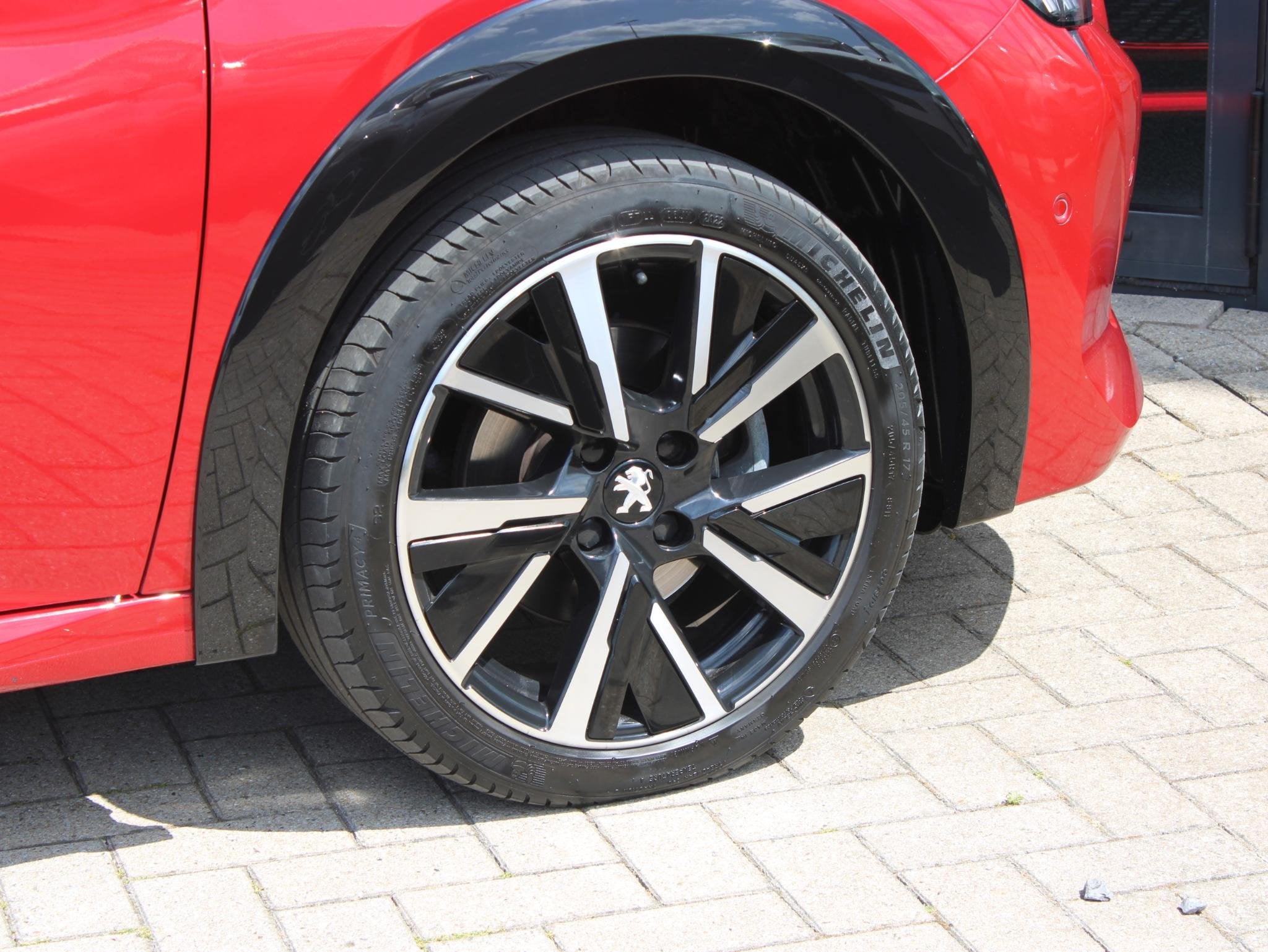 Peugeot 208 1.2 PureTech GT Pack | Stoel verwarming / Suede, Auto's, 12 maanden, 101 pk, Gebruikt, Euro 6