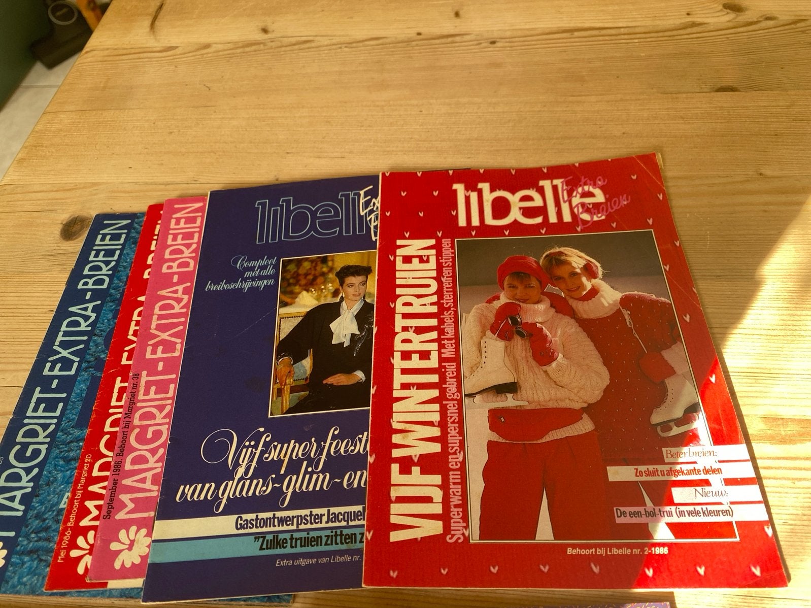 Margriet Extra Breien & Libelle Breiboeken - Jaren '80, Boeken, Ophalen of Verzenden, Gelezen, Damesbladen