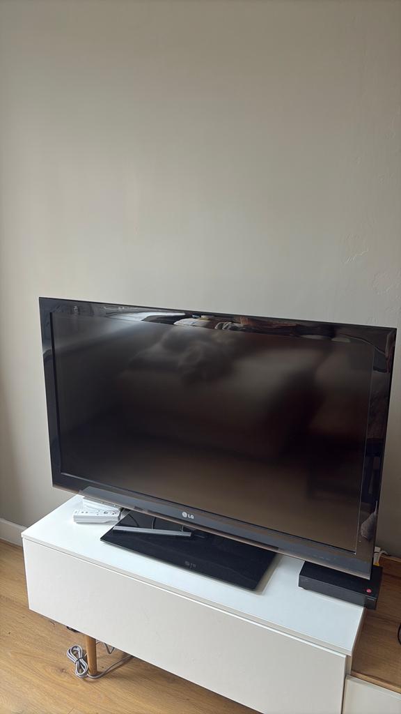 LG televisie, 50 Hz, Ophalen of Verzenden, Zo goed als nieuw, 100 cm of meer