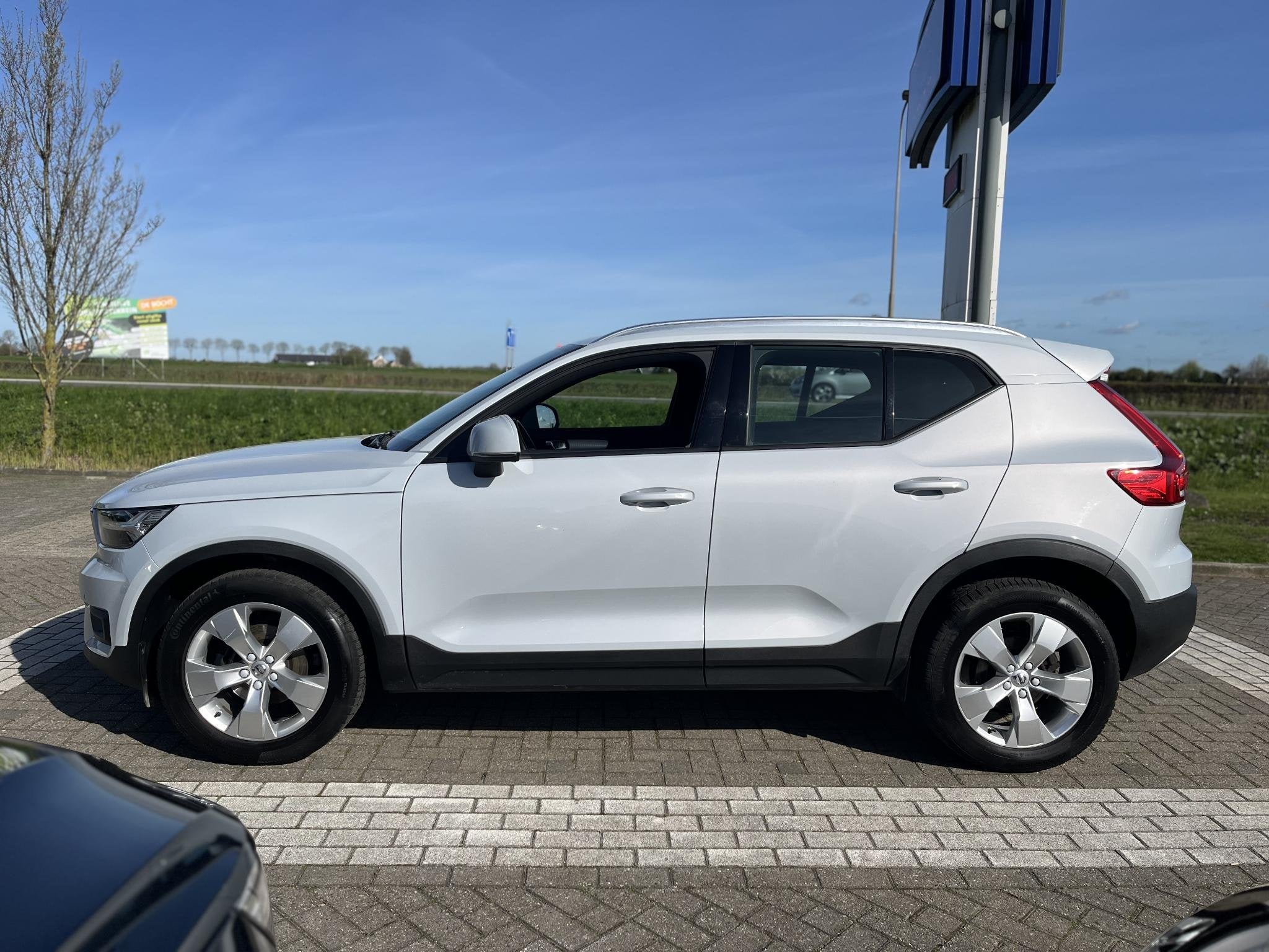 Volvo XC40 T2 Momentum Pro | Parkeercamera | Keyless Entry |, Auto's, Volvo, Voorwielaandrijving, 12 maanden, Gebruikt, Euro 6
